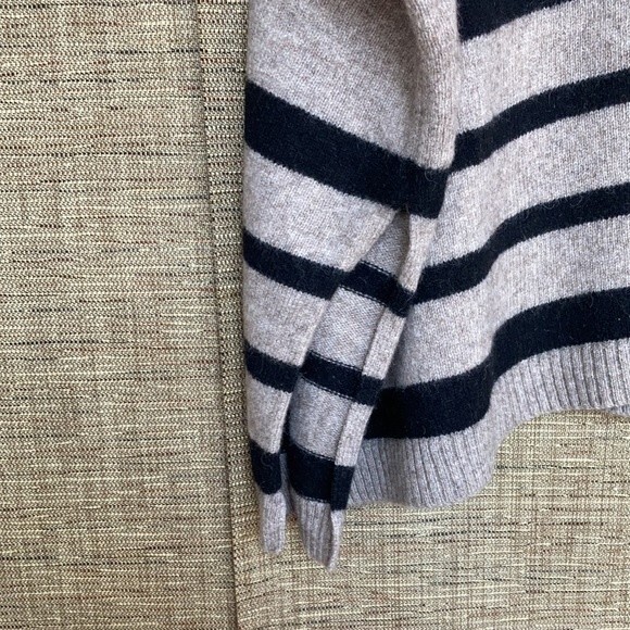 Tahari wool yak hair blend poncho sweater - Picture 4 of 7